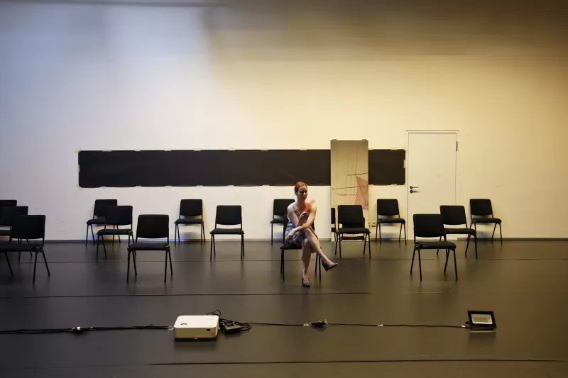 Kasia Wolinska working as outside eye in socially distanced audience seating, Tanzfabrik Berlin, June 2021 – photo by Anja Weber