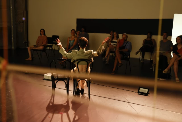 Britta speaking to the audience, Tanzfabrik Berlin, June 2021 – photo by Anja Weber
