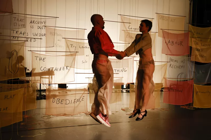 Britta and William performing the pledge dance, Tanzfabrik Berlin, June 2021 – photo by Anja Weber