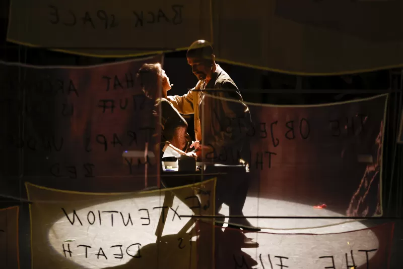 Britta and William performing the makeup scene, Tanzfabrik Berlin, June 2021 – photo by Anja Weber