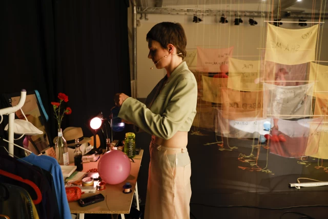 Britta having a drink of water with Kasia and William talking, Tanzfabrik Berlin, June 2021 – photo by Anja Weber