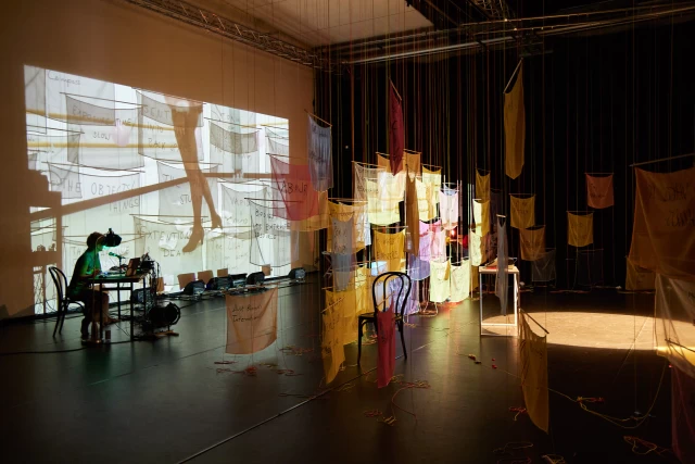 Nikola choosing which video of Justine to project, Tanzfabrik Berlin, June 2021 – photo by Anja Weber