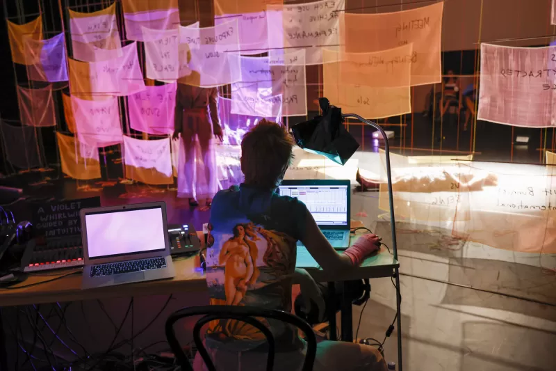 Nikola running sound and lights with Britta explaining the Steam Heat dance while William and Kasia perform crowd members, Tanzfabrik Berlin, June 2021 – photo by Anja Weber